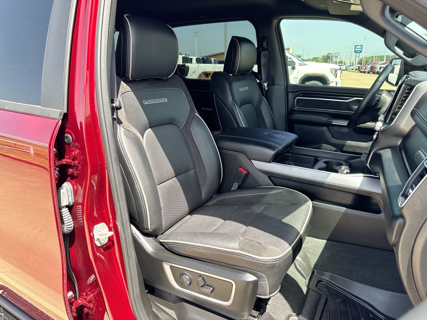 Used 2024 RAM 1500 Laramie AWD/4WD image 24