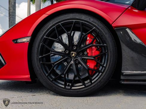 Used 2025 Lamborghini Revuelto AWD/4WD image 32
