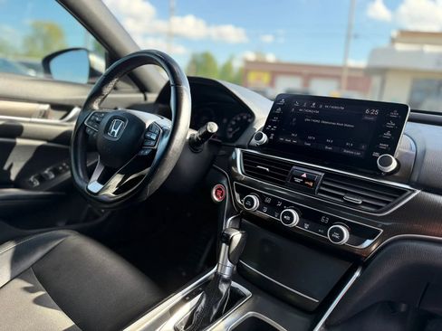 Used 2018 Honda Accord Sport image 32