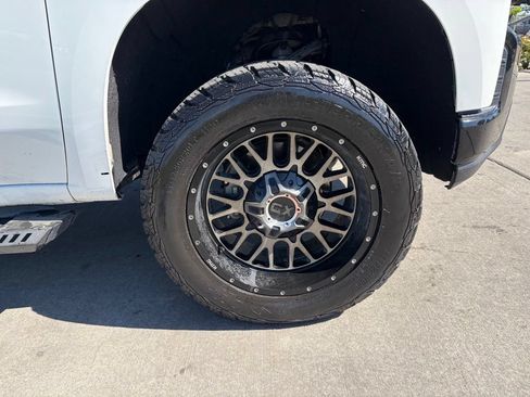Used 2019 Chevrolet Silverado 1500 LT Trail Boss AWD/4WD image 11