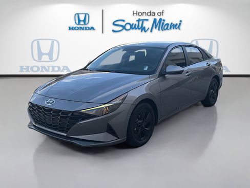 Used 2023 Hyundai Elantra Blue image 3