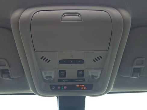 Used 2023 Chevrolet Equinox Premier image 21