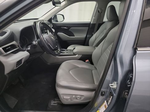 Used 2021 Toyota Highlander XLE image 12