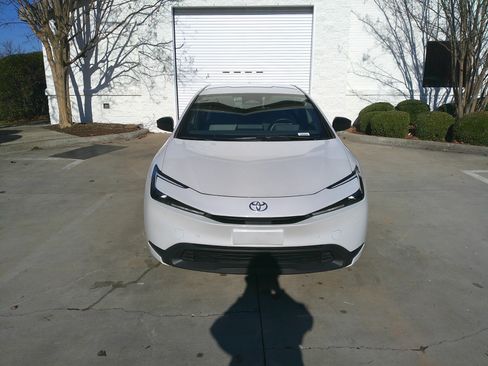 Used 2023 Toyota Prius LE image 5