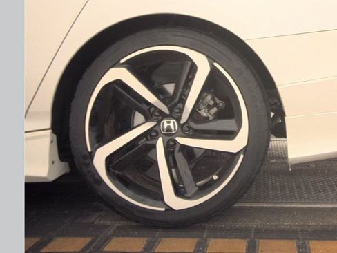 Used 2018 Honda Accord Sport image 10