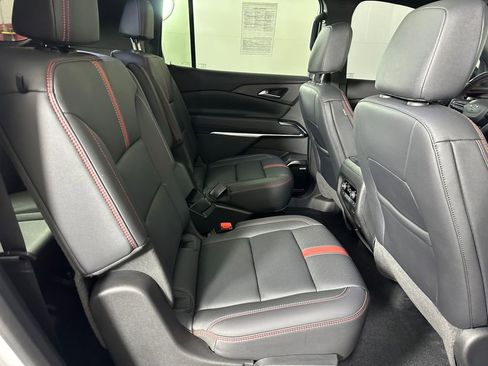 Used 2024 Chevrolet Traverse RS FWD image 32