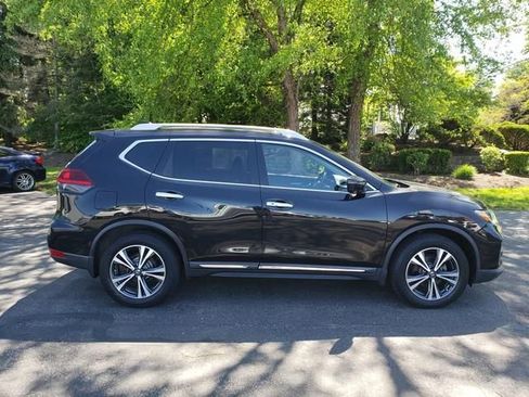Used 2018 Nissan Rogue SL w/ Premium Package FWD image 2