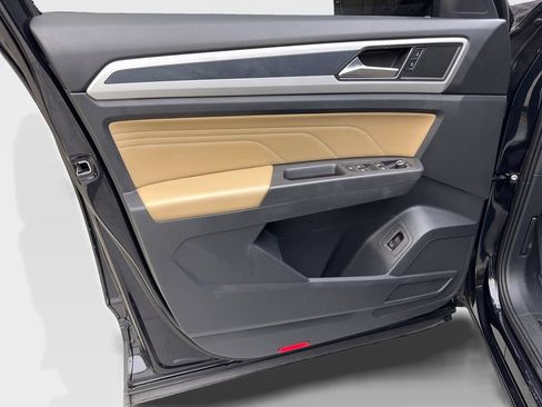 Used 2023 Volkswagen Atlas Cross Sport SE w/ Panoramic Sunroof Package FWD image 31