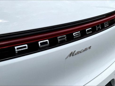 Used 2020 Porsche Macan w/ Driver Memory Package AWD/4WD image 24