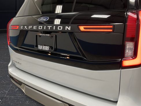 Used 2025 Ford Expedition Platinum AWD/4WD image 44