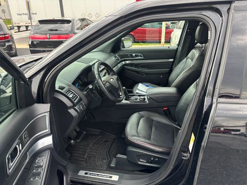 Used 2018 Ford Explorer Sport w/ Equipment Group 401A AWD/4WD image 16