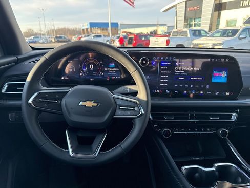 Used 2026 Chevrolet Traverse LT w/ Driver Confidence Package image 17