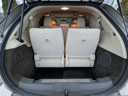 Used 2018 Lincoln MKT AWD image 32