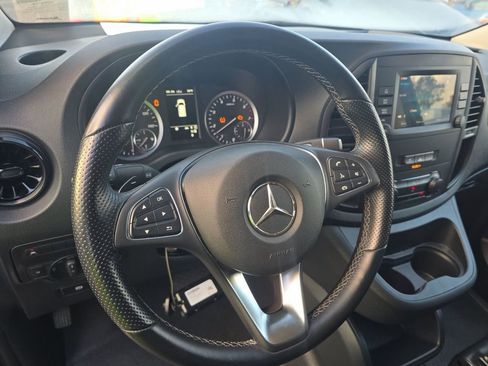 Used 2022 Mercedes-Benz Metris image 7
