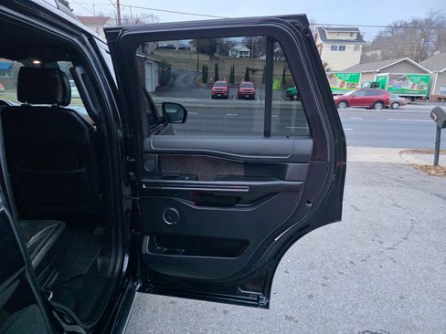 Used 2018 Ford Expedition Limited image 18