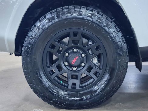 Used 2024 Toyota 4Runner TRD Off-Road Premium w/ Off Road Premium Plus Package AWD/4WD image 18