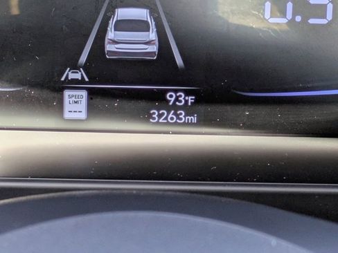 Used 2025 Hyundai Elantra Sport image 23