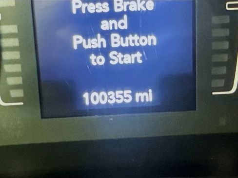 Used 2019 Jeep Cherokee Latitude Plus w/ Cold Weather Group AWD/4WD image 16