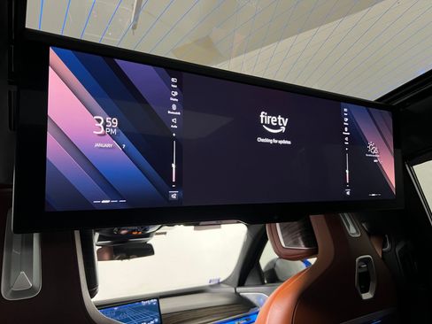 Used 2023 BMW 740i image 34