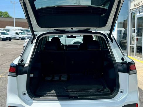 Used 2025 Volkswagen Tiguan SE FWD image 8
