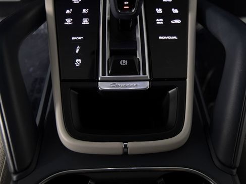Certified 2023 Porsche Cayenne S Platinum AWD/4WD image 25