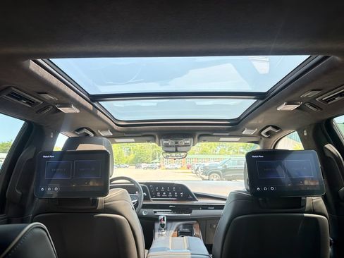 Certified 2023 Cadillac Escalade Sport Platinum w/ LPO, ONYX Package AWD/4WD image 25