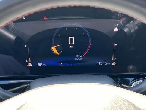 Certified 2024 Chevrolet Trax RS w/ Sunroof Package image 25