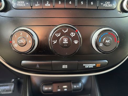 Used 2016 Kia Soul image 29