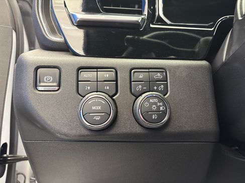 Used 2025 Chevrolet Silverado 1500 LTZ AWD/4WD image 14