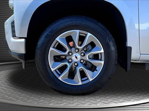 Used 2022 Chevrolet Silverado 1500 RST AWD/4WD image 25
