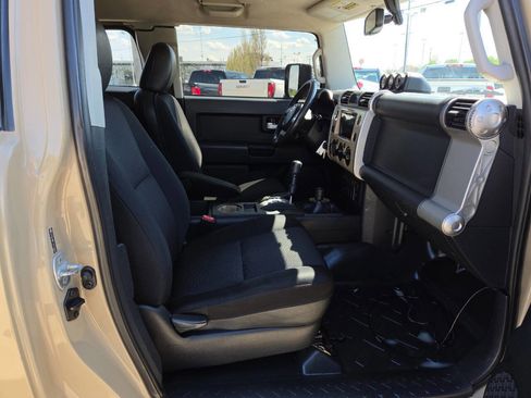 Used 2012 Toyota FJ Cruiser 4WD w/ Convenience Pkg image 23