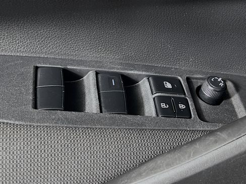 Used 2023 Toyota Corolla LE image 17