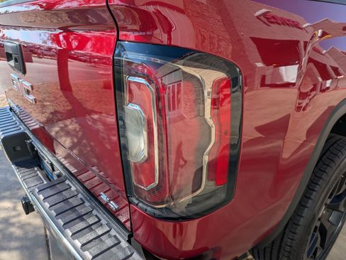 Used 2018 GMC Sierra 1500 SLT AWD/4WD image 12