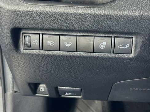Used 2021 Toyota RAV4 XLE w/ Convenience Package AWD/4WD image 10