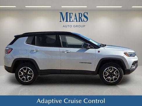 Used 2024 Jeep Compass Trailhawk image 7