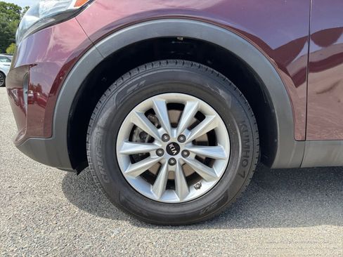 Used 2019 Kia Sorento LX w/ LX Convenience Package image 10