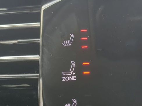 Used 2024 Jeep Wagoneer L Base image 30