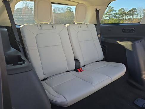 New 2026 Lincoln Aviator AWD w/ Jet Appearance Package image 12