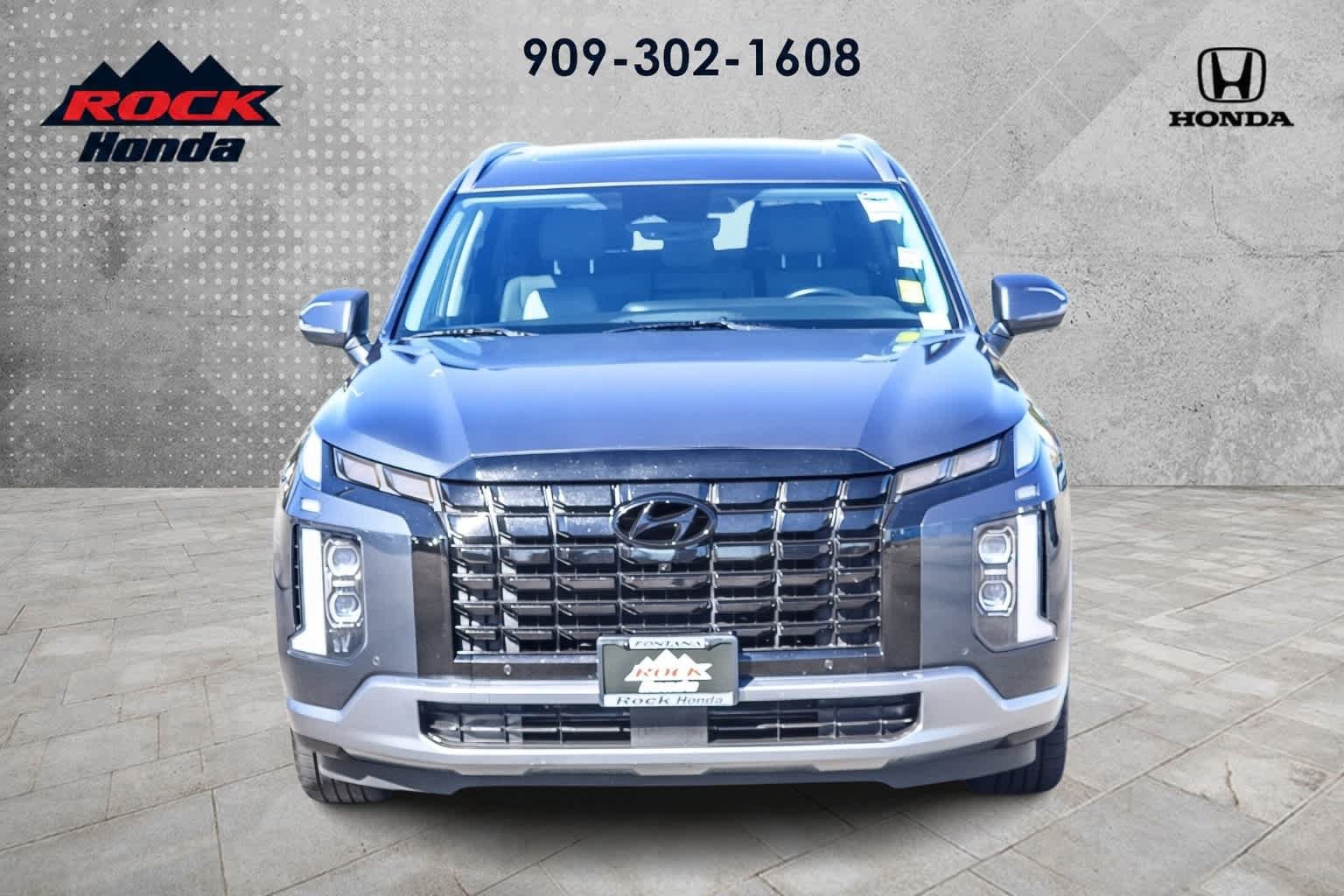 Used 2024 Hyundai Palisade SEL FWD image 2