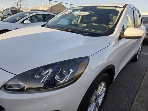 Used 2020 Ford Escape SE image 10