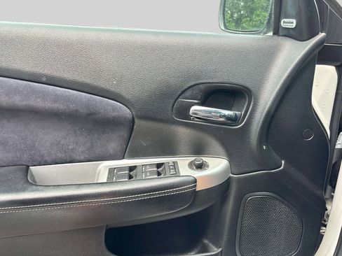Used 2013 Chrysler 200 S FWD image 8