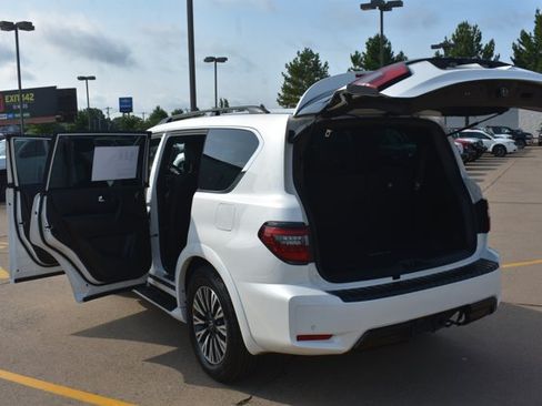 Used 2022 Nissan Armada SL w/ Midnight Edition Package AWD/4WD image 17