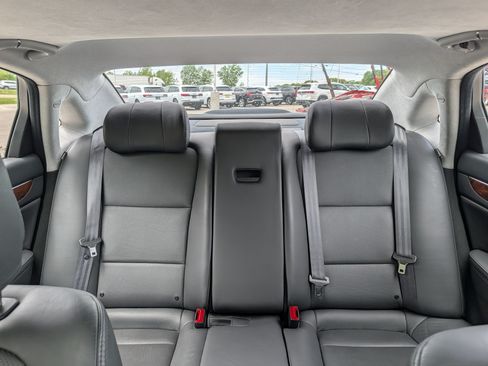 Used 2014 Hyundai Equus Signature RWD image 13