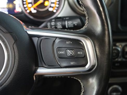 Used 2019 Jeep Wrangler Unlimited Sahara w/ Uconnect 4C Nav & Sound Group AWD/4WD image 17