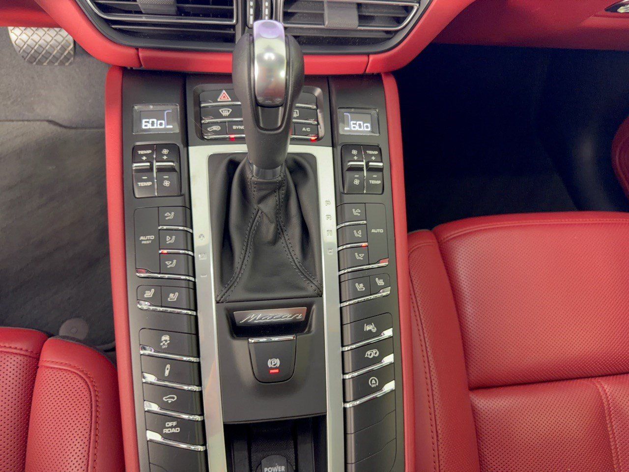 Used 2021 Porsche Macan Turbo AWD/4WD image 21