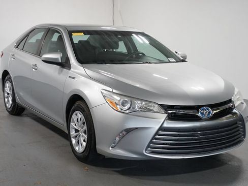 Used 2017 Toyota Camry LE FWD image 3