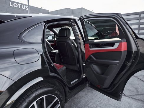 Used 2024 Porsche Cayenne Coupe image 23