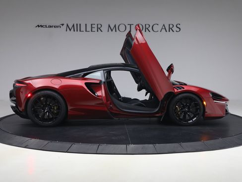 Used 2023 McLaren Artura RWD image 18