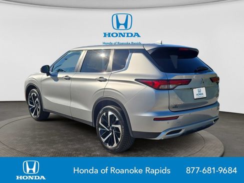Used 2024 Mitsubishi Outlander SE FWD image 3