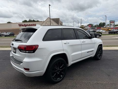 Used 2017 Jeep Grand Cherokee Altitude AWD/4WD image 5